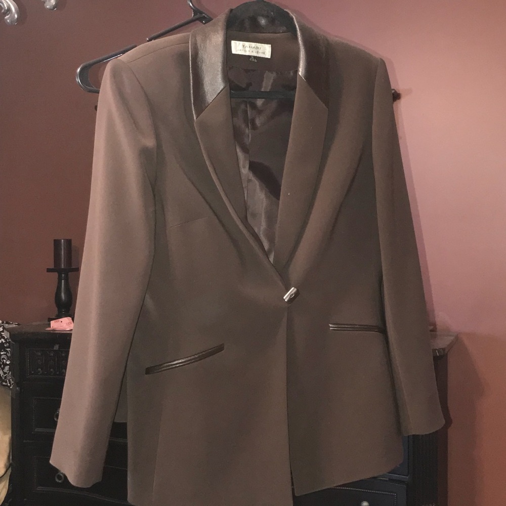 Gorgeous ladies pant suit